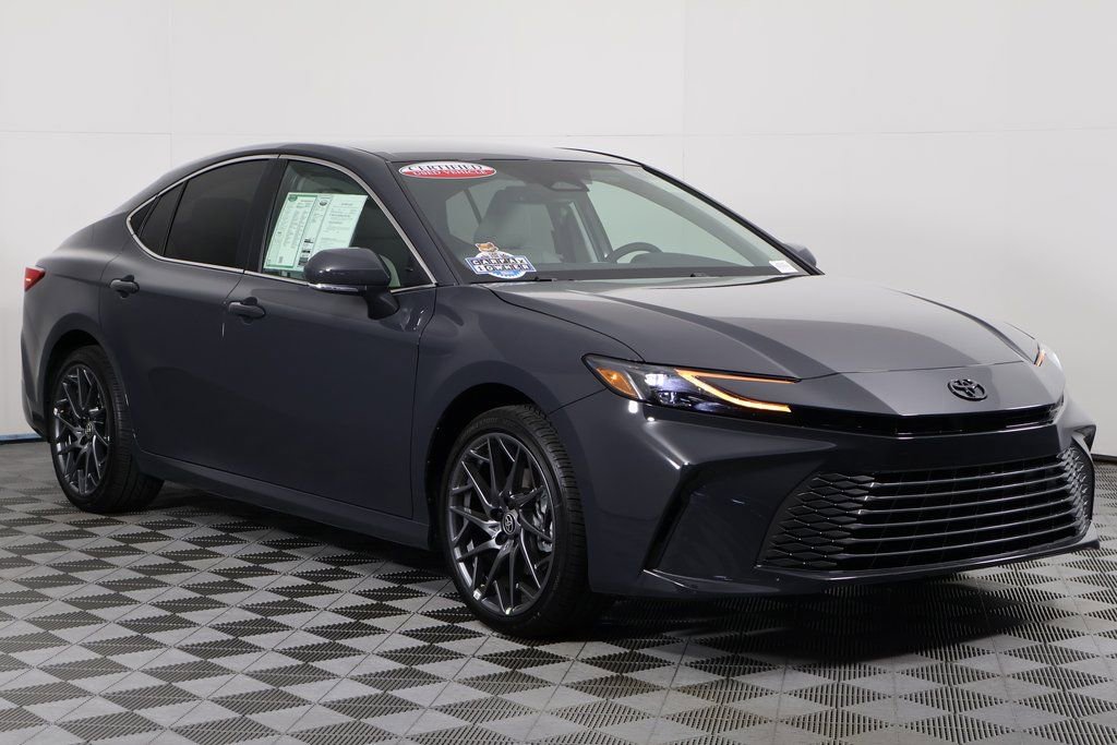 Used 2026 Toyota Camry XLE AWD/4WD image 3