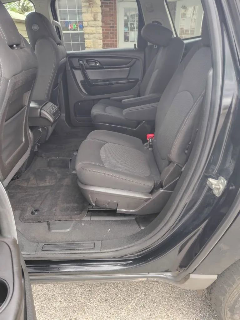 Used 2017 Chevrolet Traverse LT w/ Style and Technology Package image 6