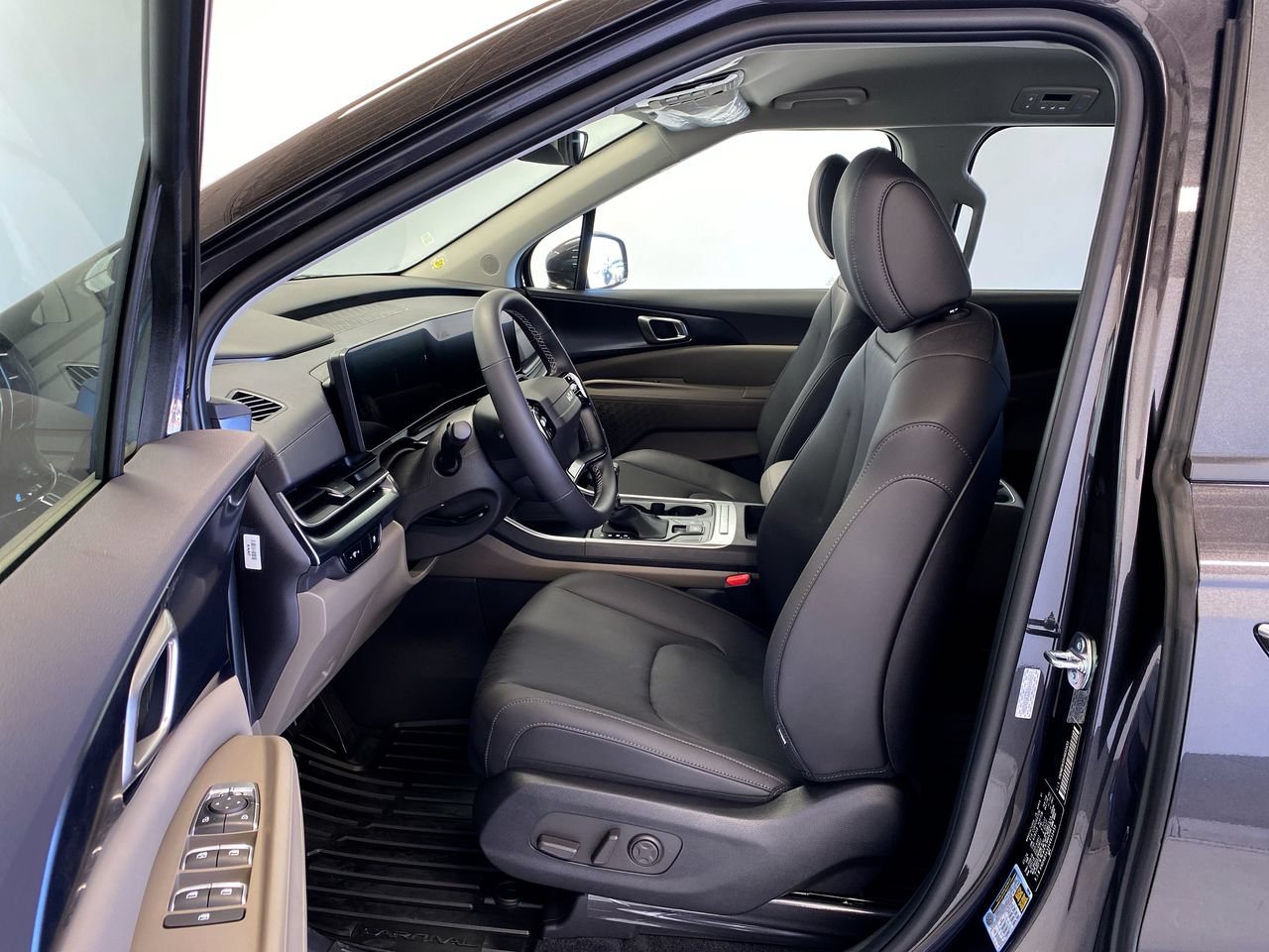 New 2027 Kia Carnival FWD image 16