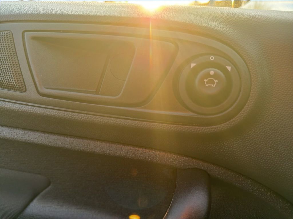 Used 2018 Ford Fiesta SE image 16