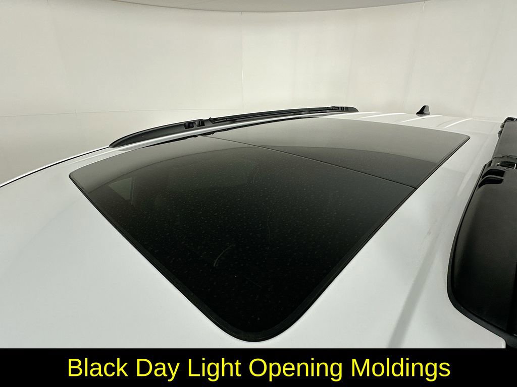 Used 2023 Chrysler Pacifica Limited w/ Uconnect Theater Family Group image 30