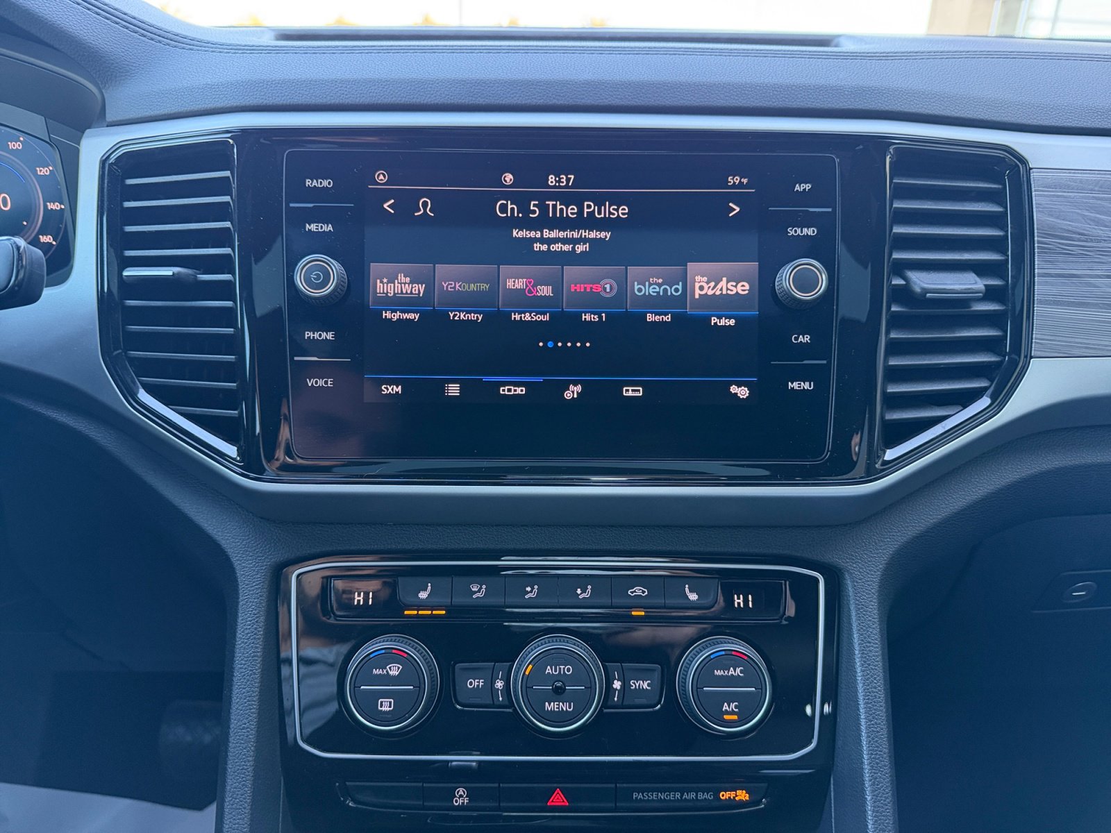 Used 2022 Volkswagen Atlas Cross Sport SE image 12