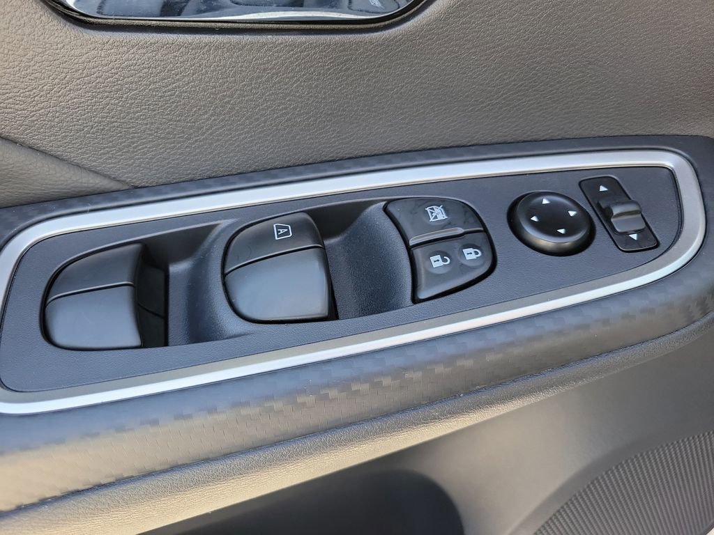 Certified 2025 Nissan Versa SR w/ Trunk Package image 27