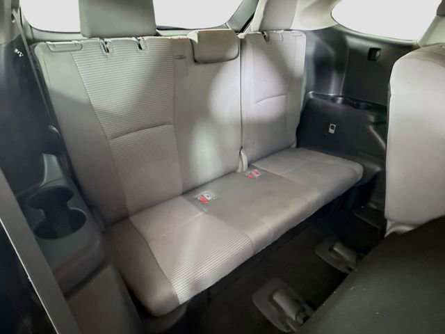Used 2023 Toyota Highlander LE FWD image 25