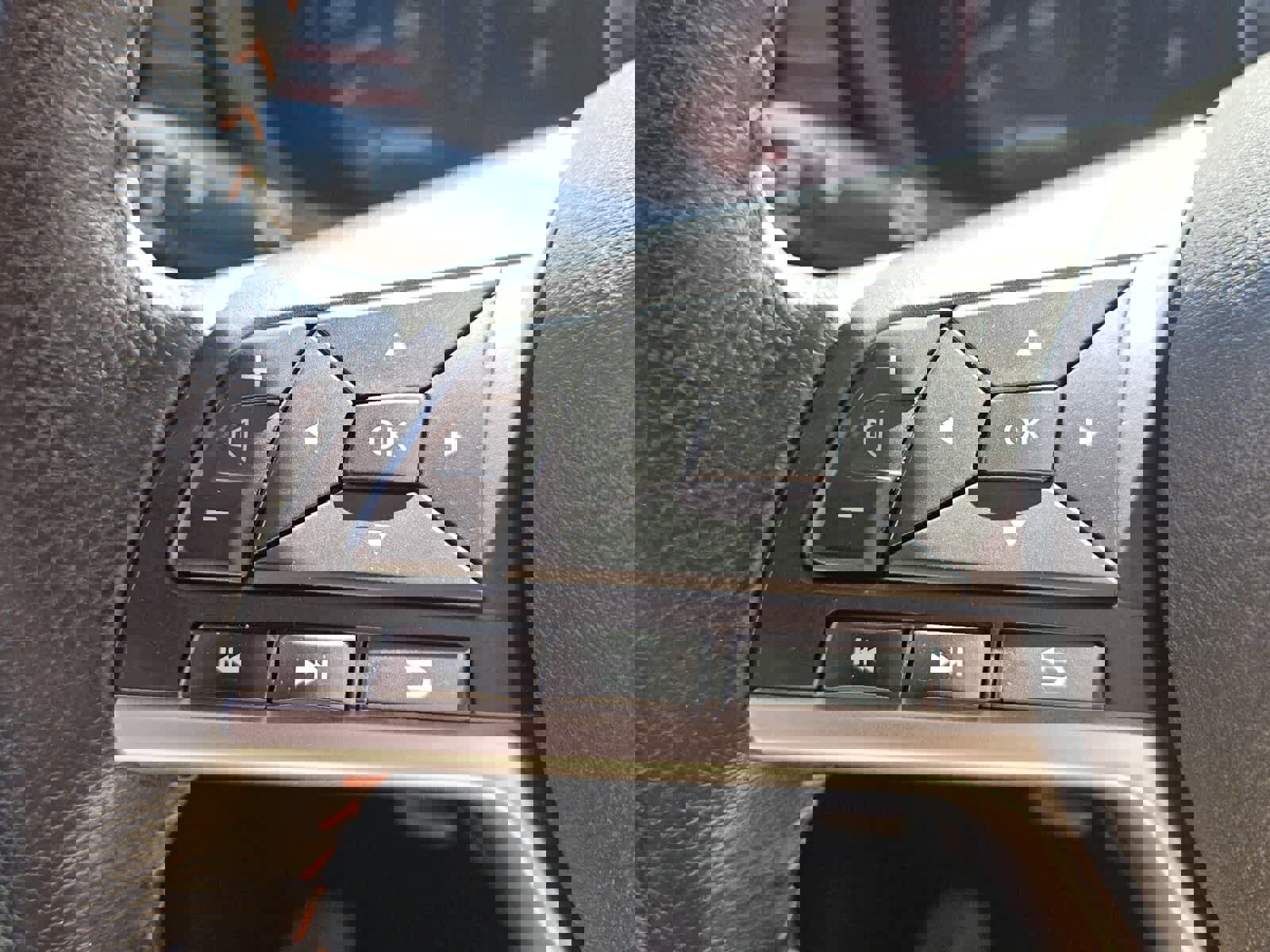 Used 2021 Nissan Kicks SR w/ SR Premium Package image 12