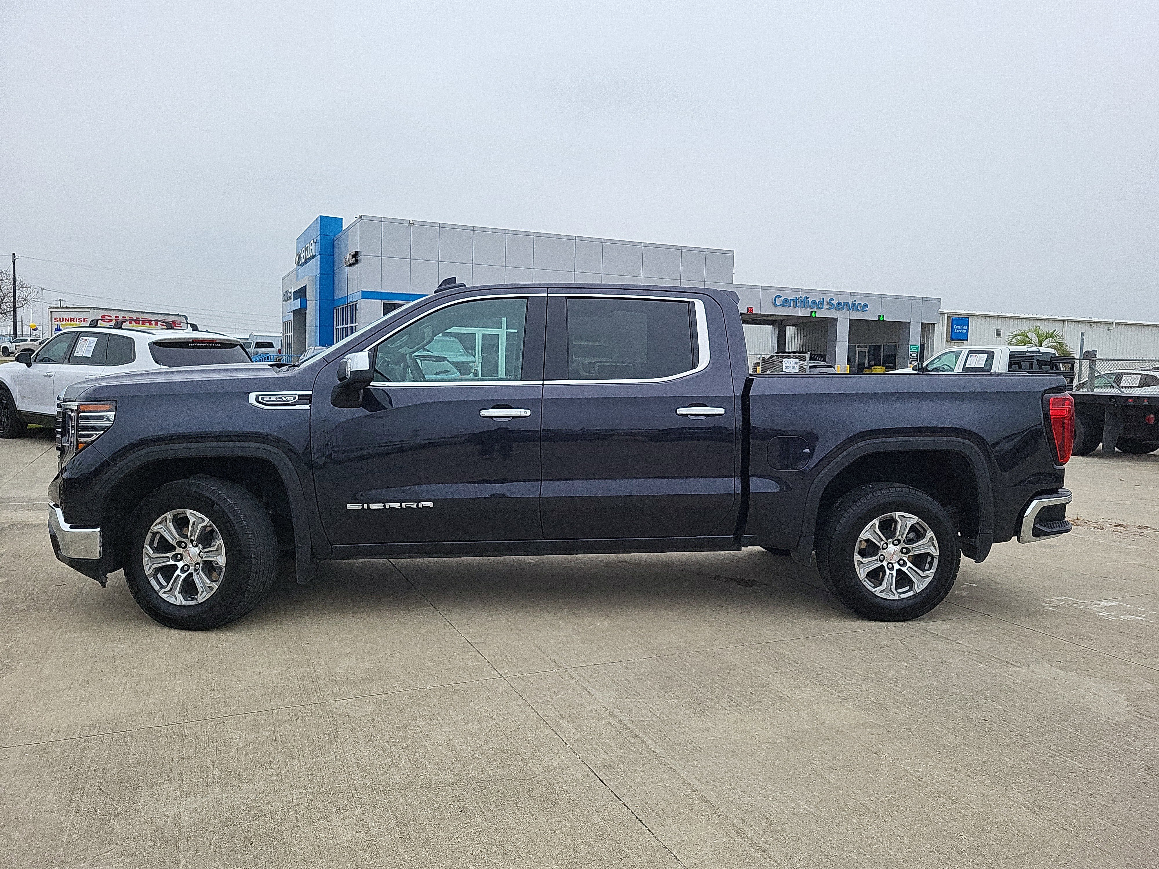 Used 2025 GMC Sierra 1500 SLT image 8