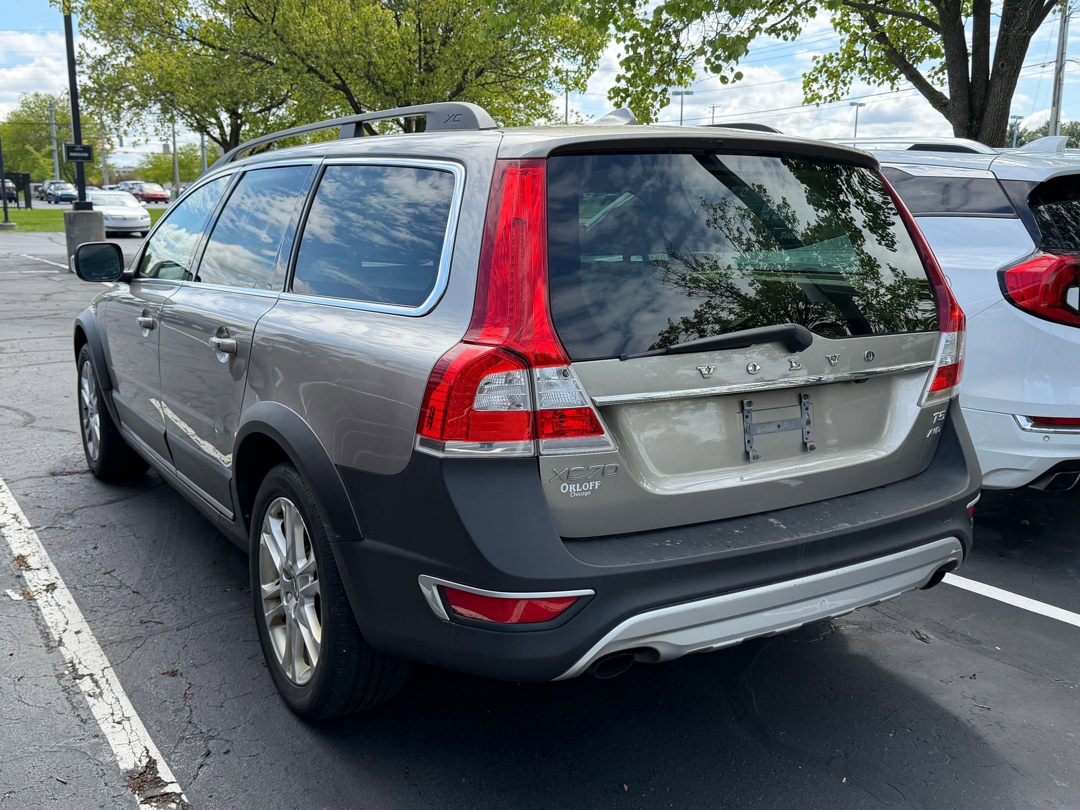Used 2016 Volvo XC70 T5 Premier w/ Proximity Package AWD/4WD image 2
