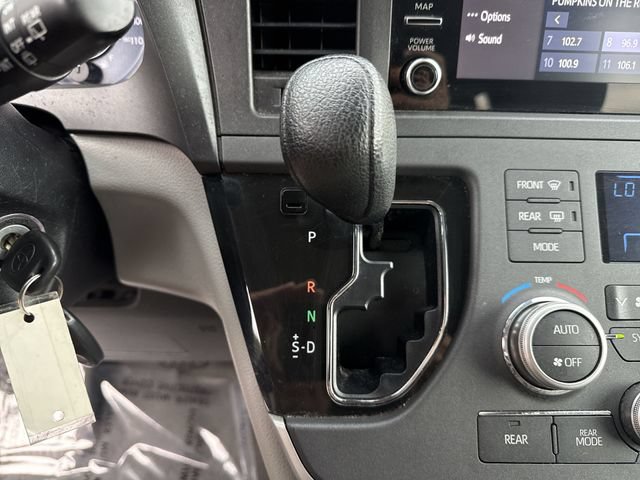 Used 2020 Toyota Sienna L FWD image 19