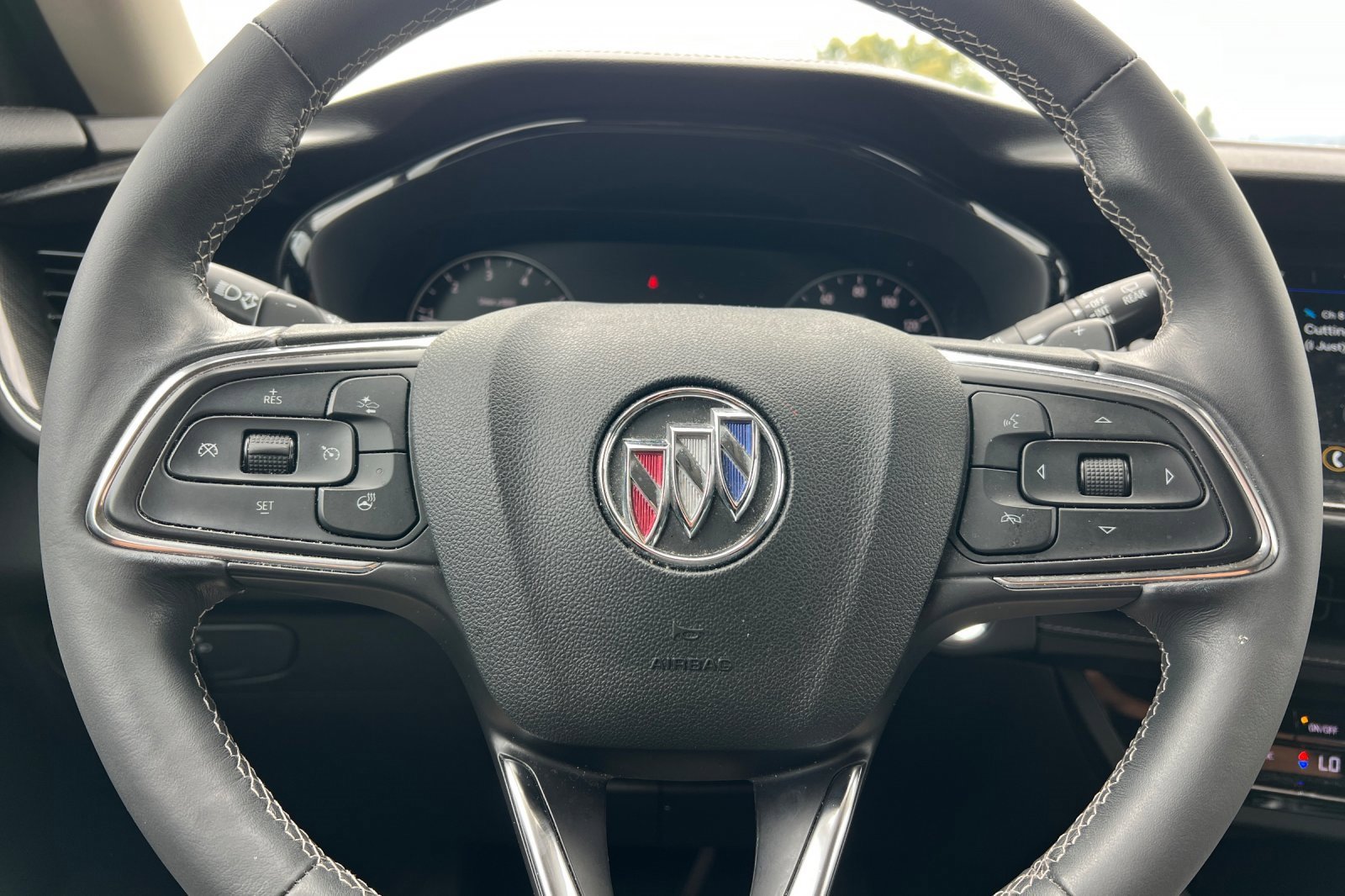 Used 2022 Buick Envision Preferred image 34