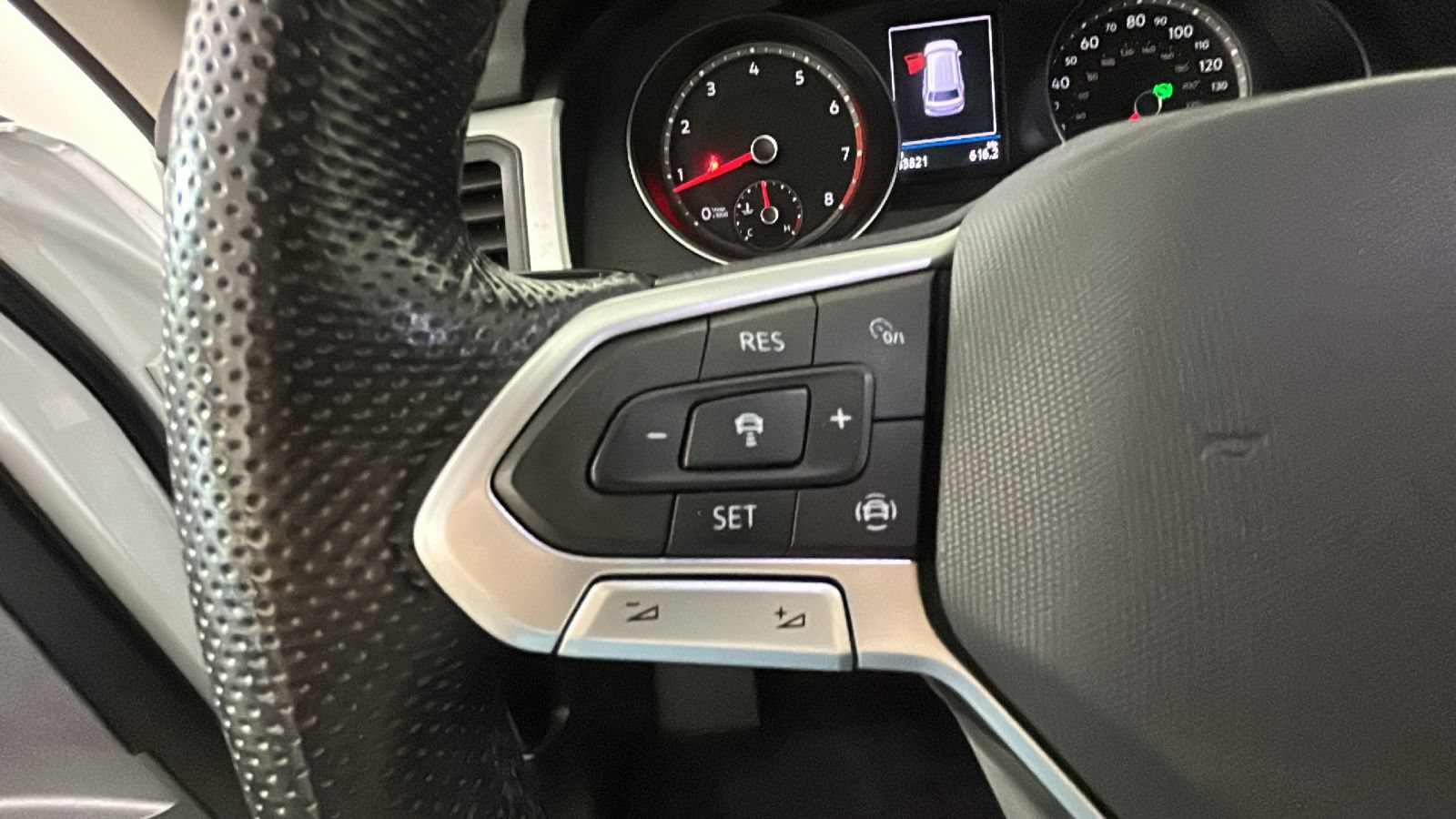 Used 2021 Volkswagen Atlas SE w/ Panoramic Sunroof Package AWD/4WD image 17