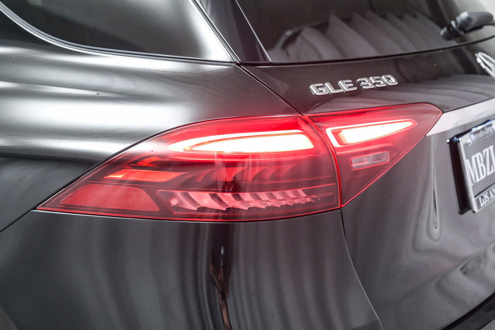 Certified 2025 Mercedes-Benz GLE 350 4MATIC w/ AMG Line Exterior image 7