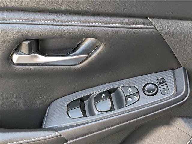 Used 2024 Nissan Sentra SV FWD image 11