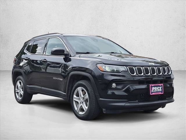 Used 2024 Jeep Compass Latitude AWD/4WD image 3