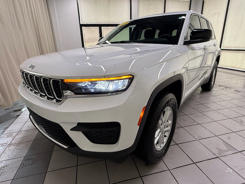 Used 2023 Jeep Grand Cherokee Laredo w/ Luxury Tech Group I AWD/4WD image 10