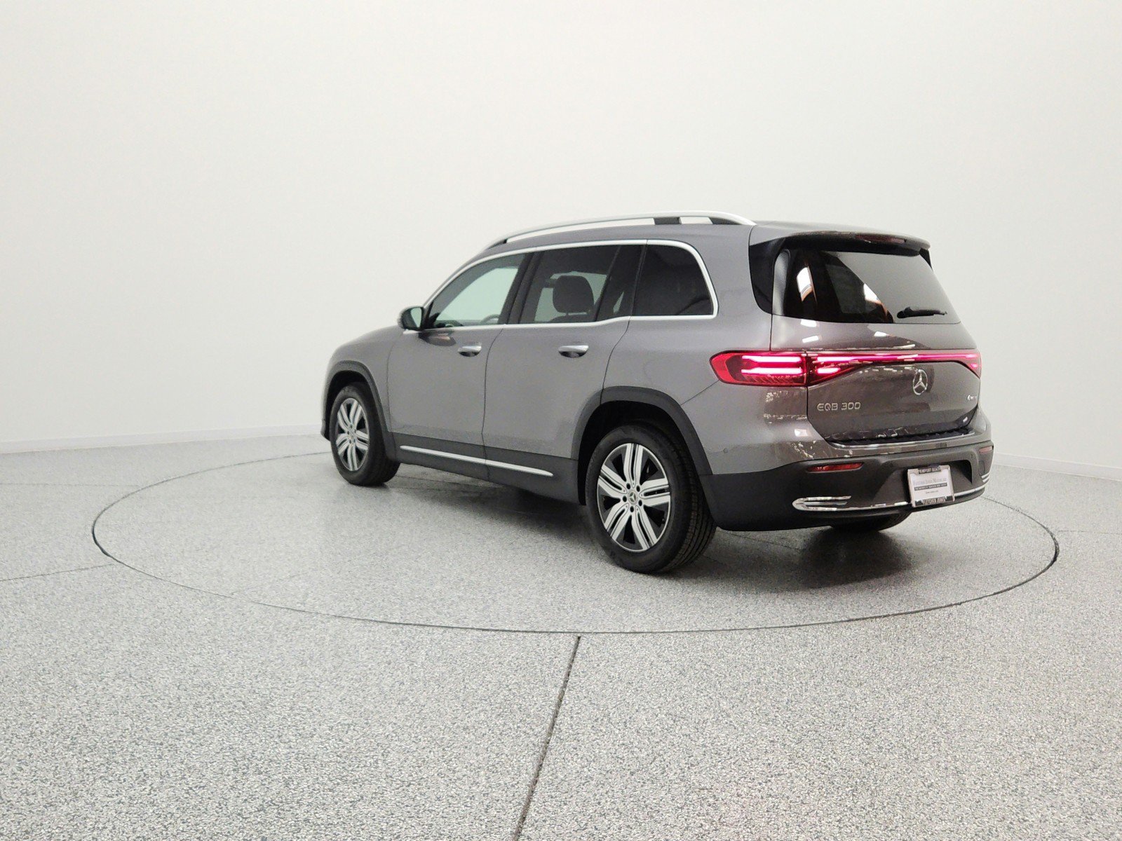 Used 2024 Mercedes-Benz EQB 300 4MATIC image 7