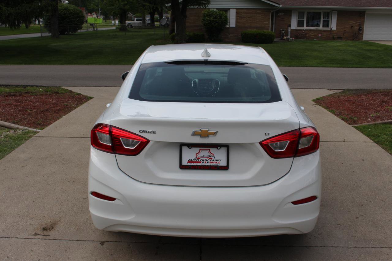 Used 2018 Chevrolet Cruze LT FWD image 9