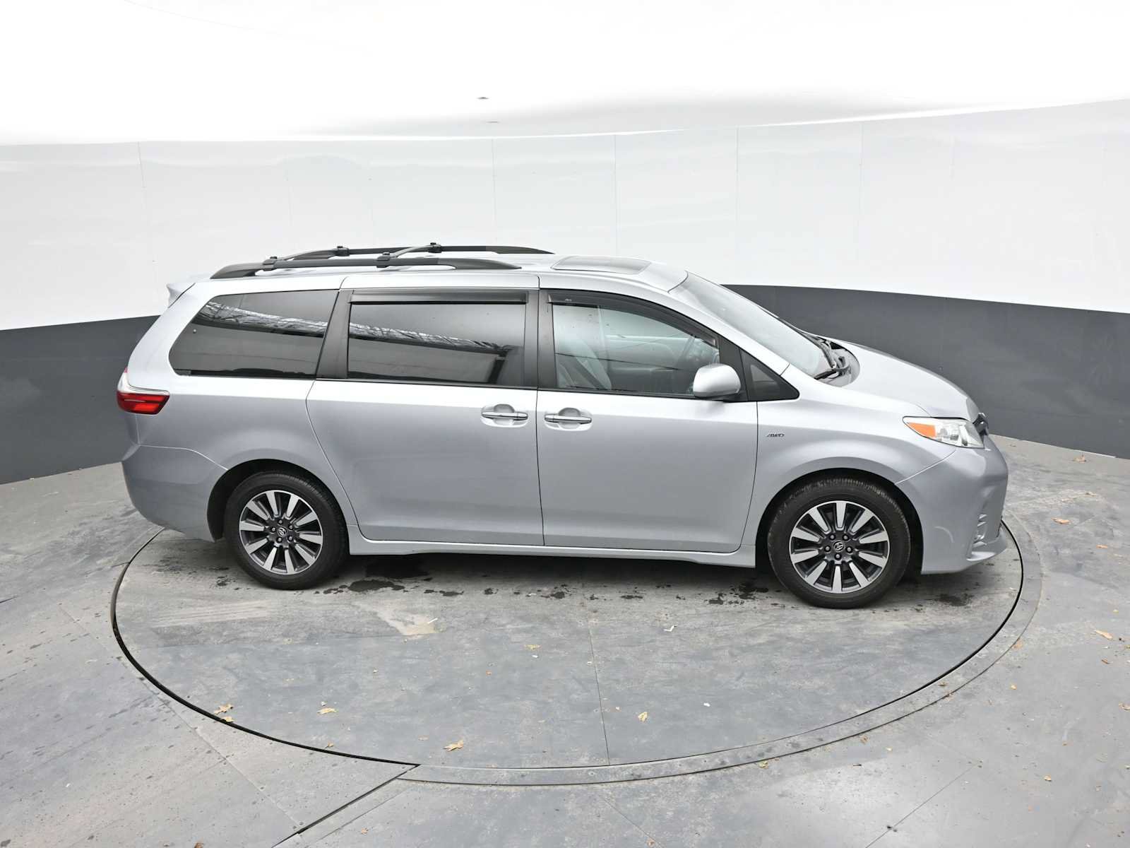 Used 2020 Toyota Sienna XLE w/ XLE Navigation Package AWD/4WD image 20