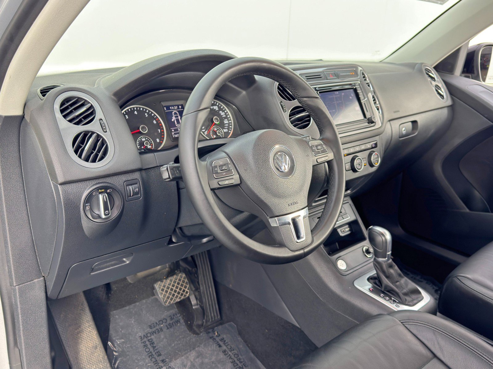 Used 2017 Volkswagen Tiguan Sport image 13