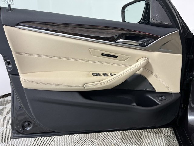 Used 2023 BMW 530i xDrive w/ Premium Package image 10