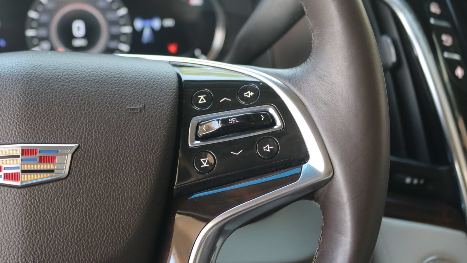 Used 2016 Cadillac Escalade Luxury AWD/4WD image 22