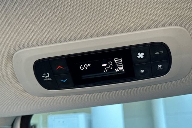 Used 2021 Chrysler Pacifica Touring-L FWD image 45