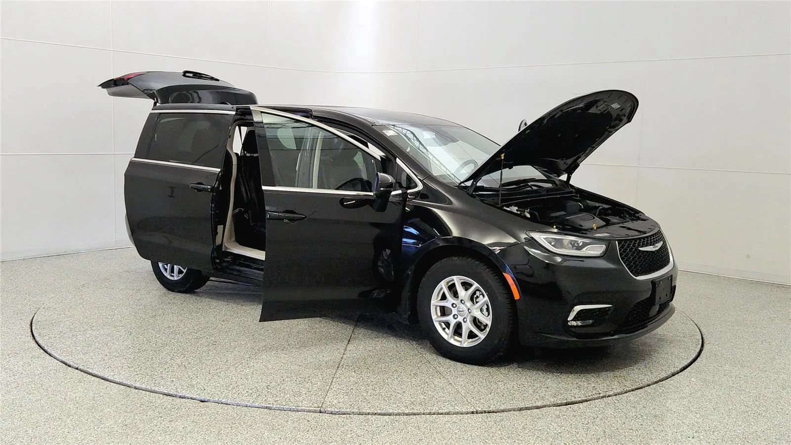 Used 2023 Chrysler Pacifica Touring-L FWD image 9