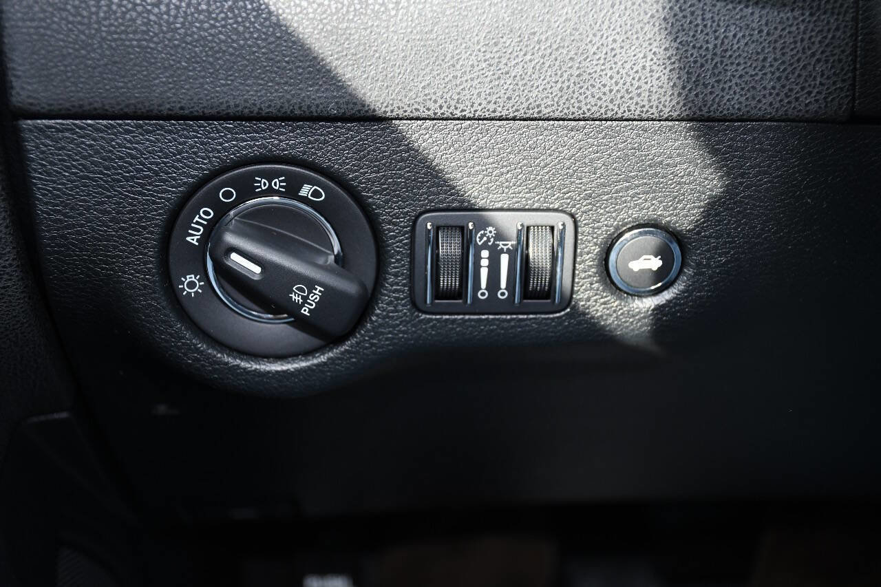 Used 2018 Chrysler 300 S w/ 300S Alloy Package image 28