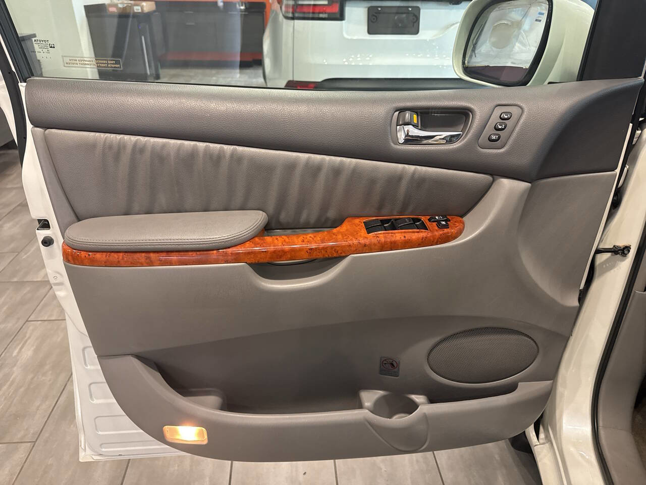 Used 2009 Toyota Sienna XLE Limited image 14