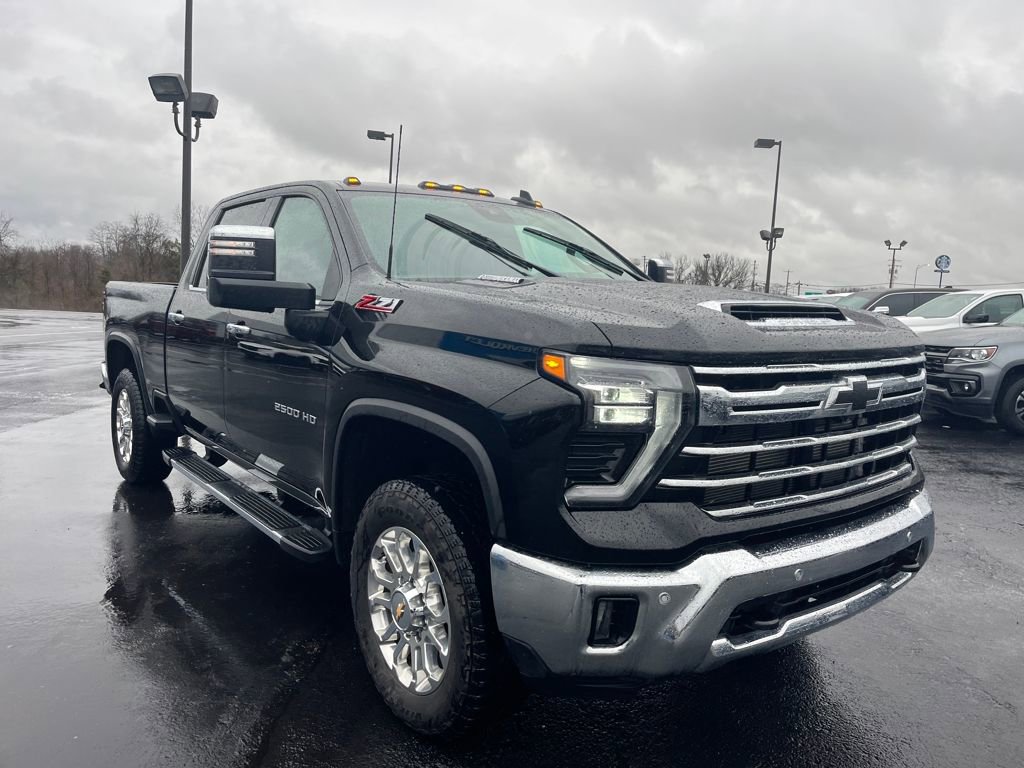 Used 2025 Chevrolet Silverado 2500 LTZ w/ LTZ Plus Package image 7