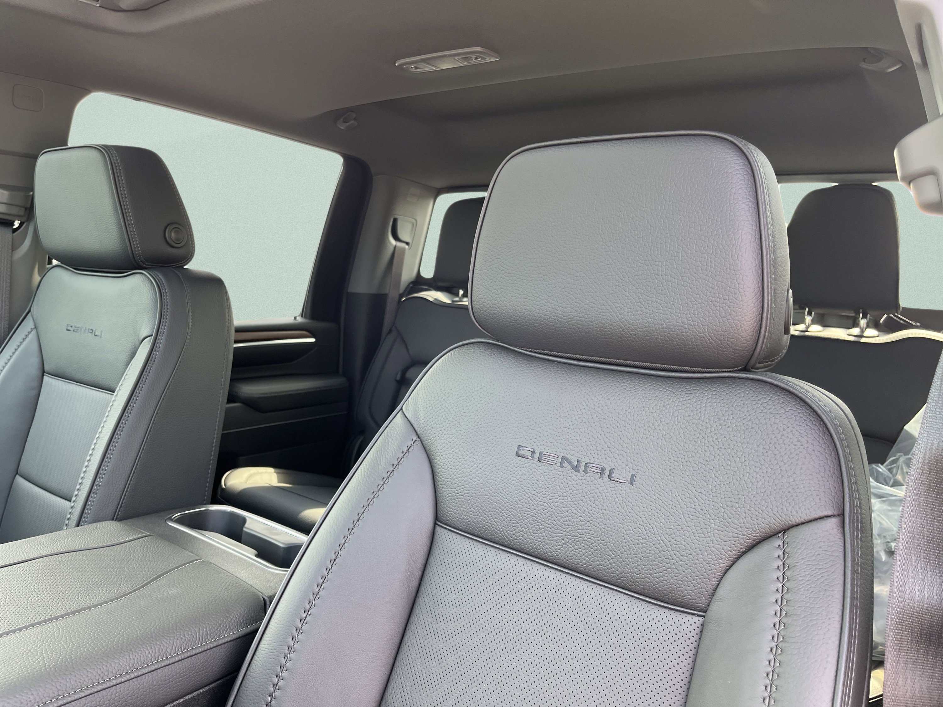 New 2026 GMC Sierra 2500 Denali w/ Denali Reserve Package image 13