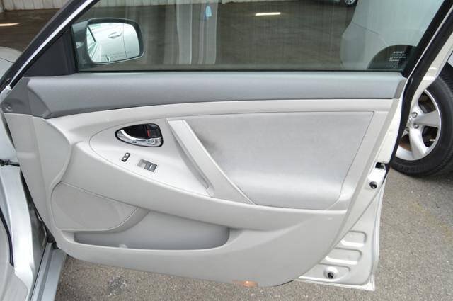 Used 2011 Toyota Camry LE w/ LE Extra-Value Pkg FWD image 27