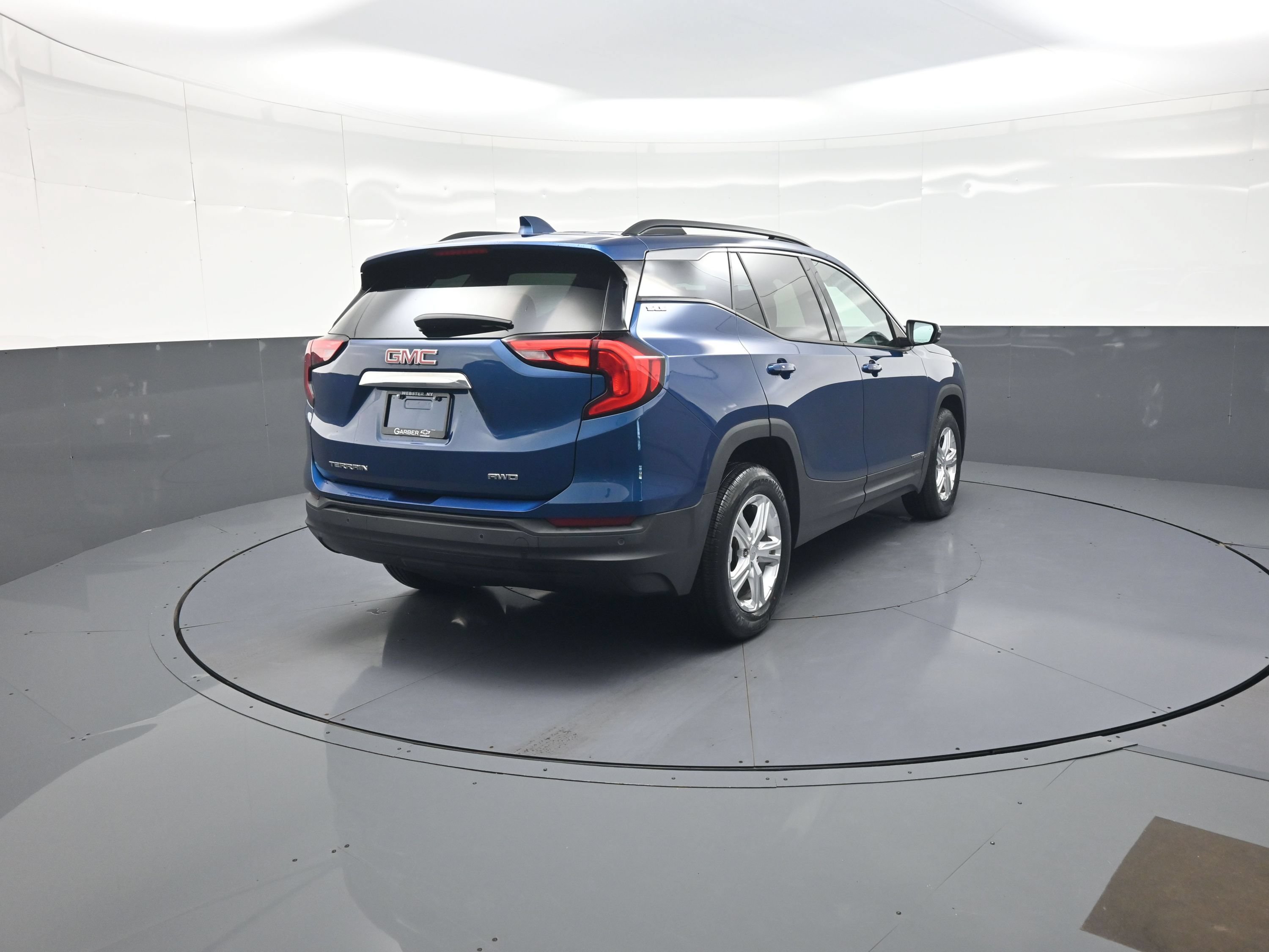 Used 2020 GMC Terrain SLE w/ Driver Convenience Package AWD/4WD image 3