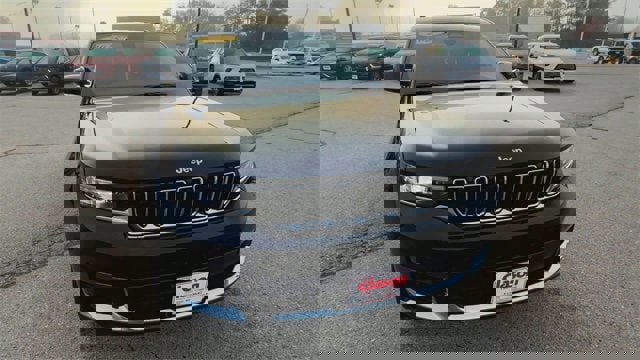 Used 2025 Jeep Grand Cherokee L Limited image 35