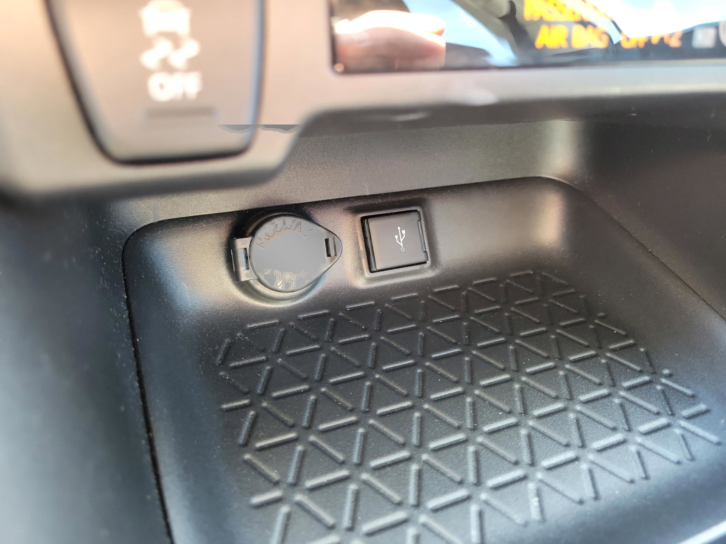 Used 2022 Toyota RAV4 XLE image 26