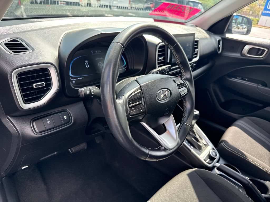 Used 2024 Hyundai Venue SEL FWD image 14