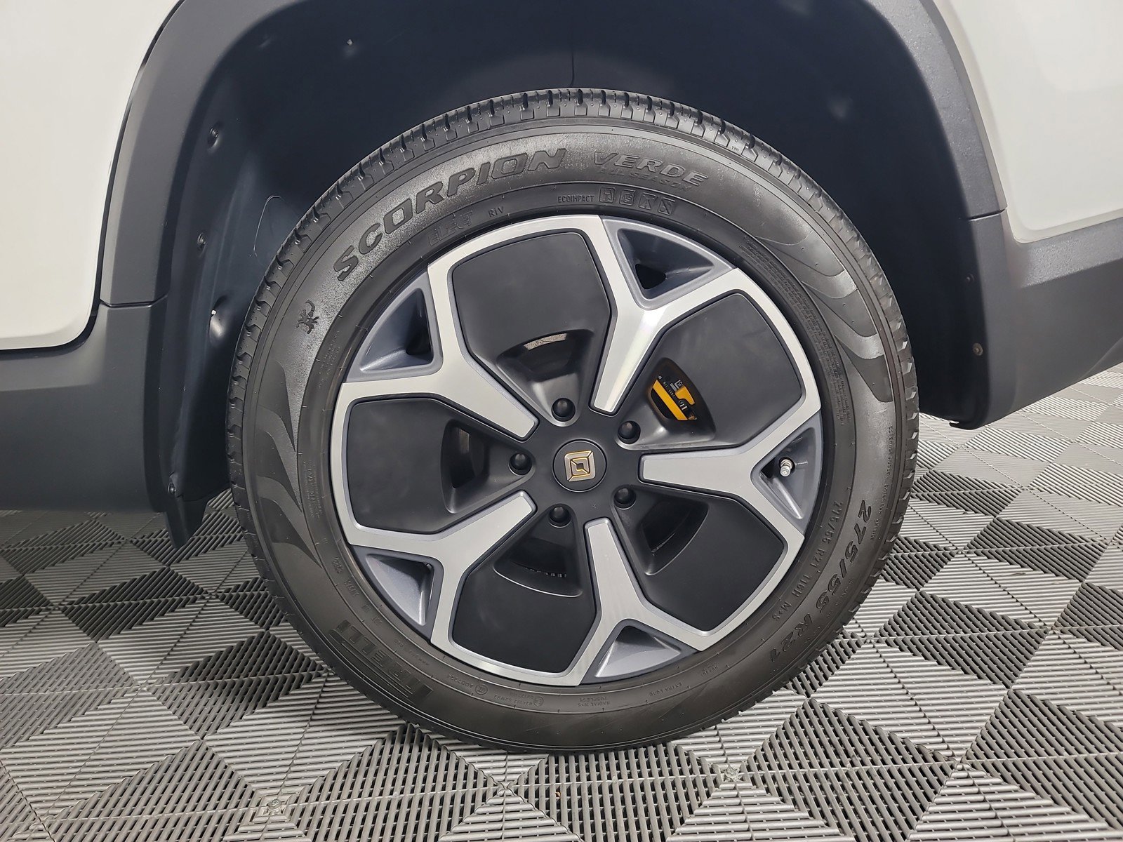 Used 2022 Rivian R1T Adventure image 10