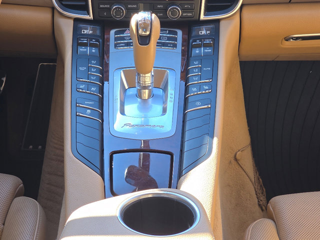 Used 2014 Porsche Panamera 4 image 21