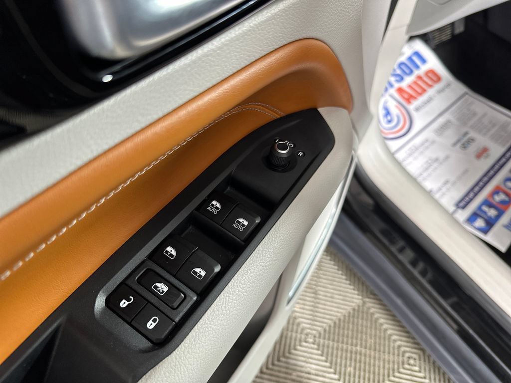 Used 2023 Jeep Compass Limited AWD/4WD image 16