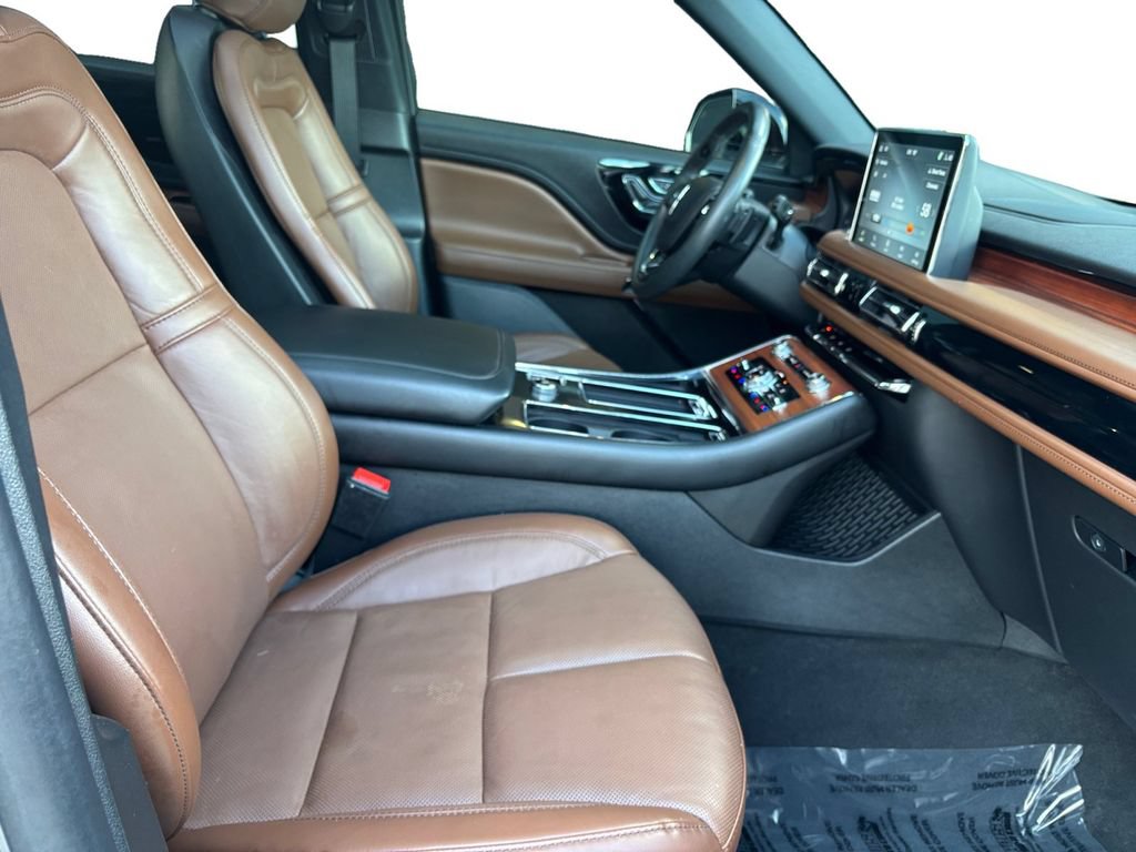 Used 2024 Lincoln Aviator Reserve w/ Elements Package Plus RWD image 16