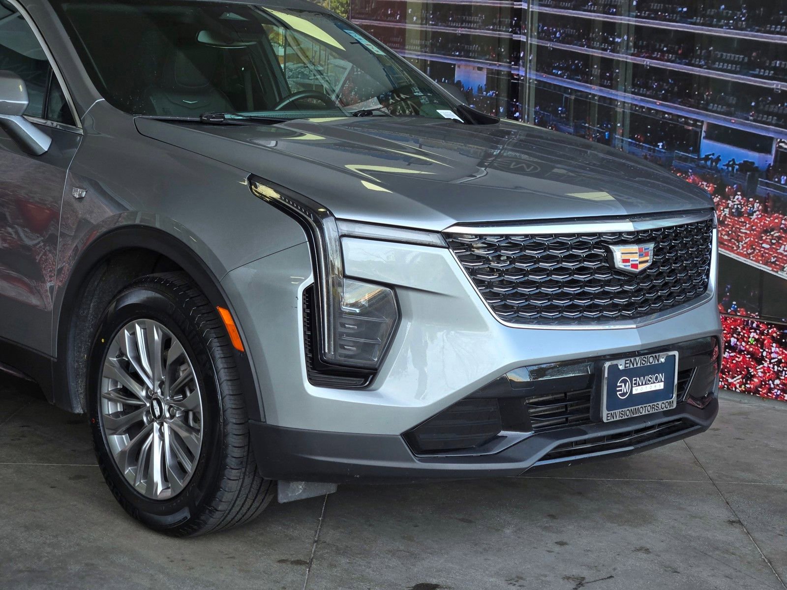Used 2024 Cadillac XT4 Premium Luxury image 2