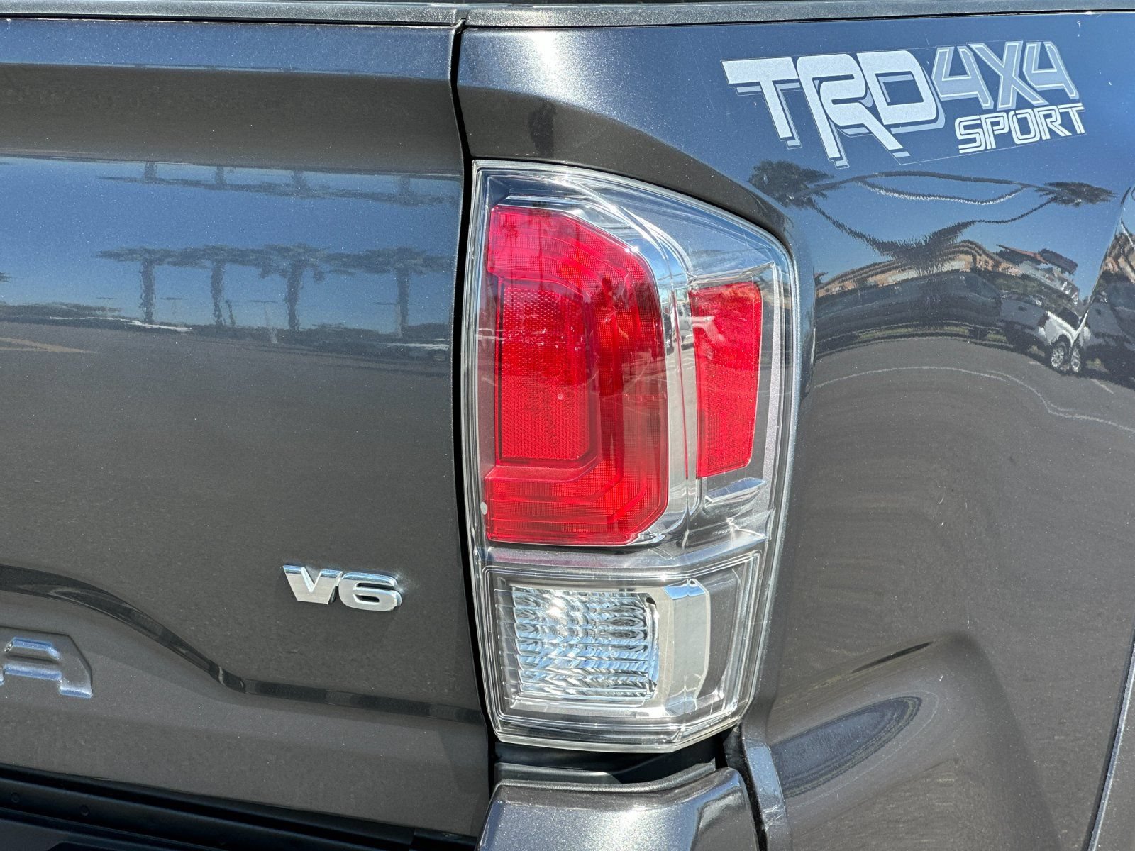 Used 2022 Toyota Tacoma TRD Sport w/ Technology Package AWD/4WD image 23