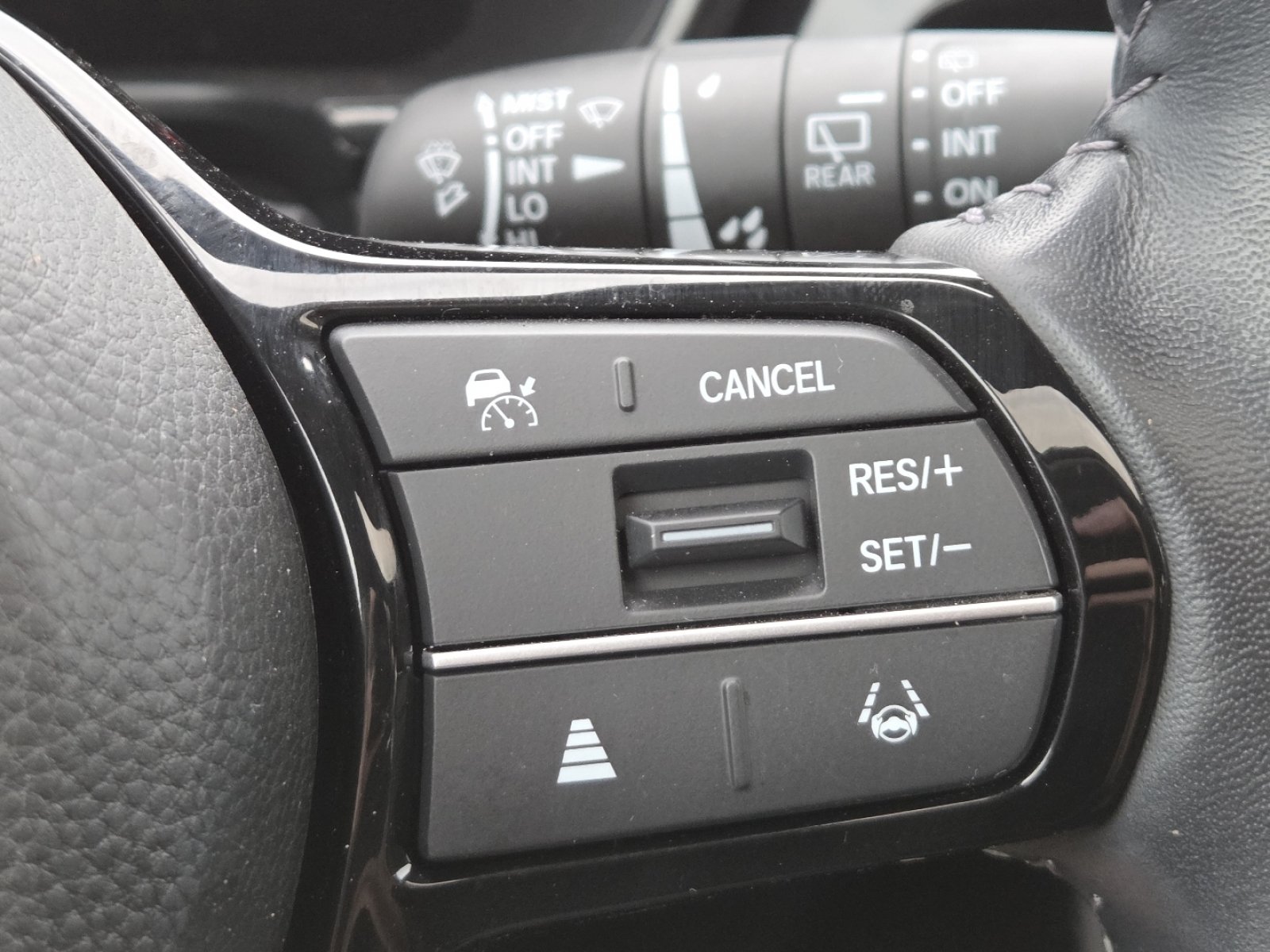 Used 2025 Honda CR-V EX-L image 11