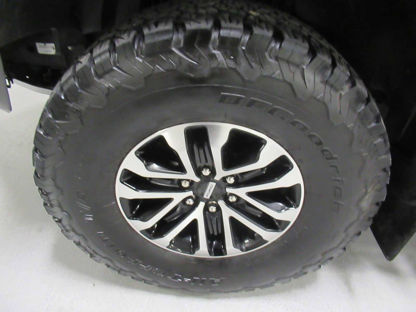 Used 2019 Ford F150 Raptor w/ Equipment Group 802A Luxury image 9