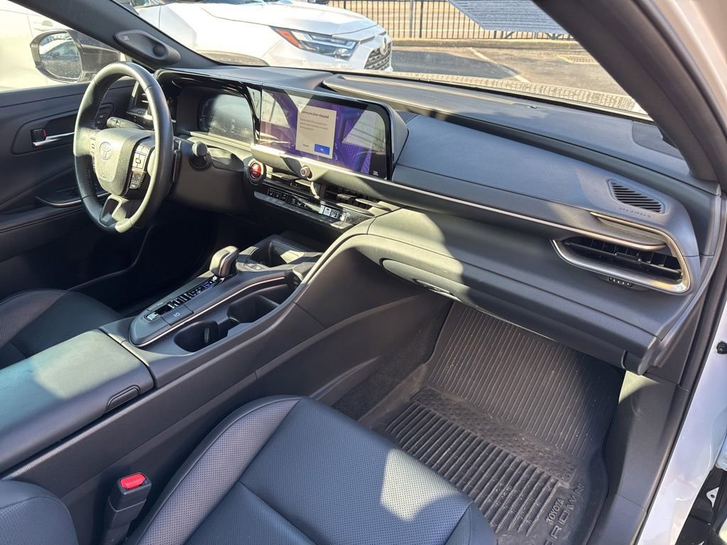 Used 2023 Toyota Crown Platinum image 31