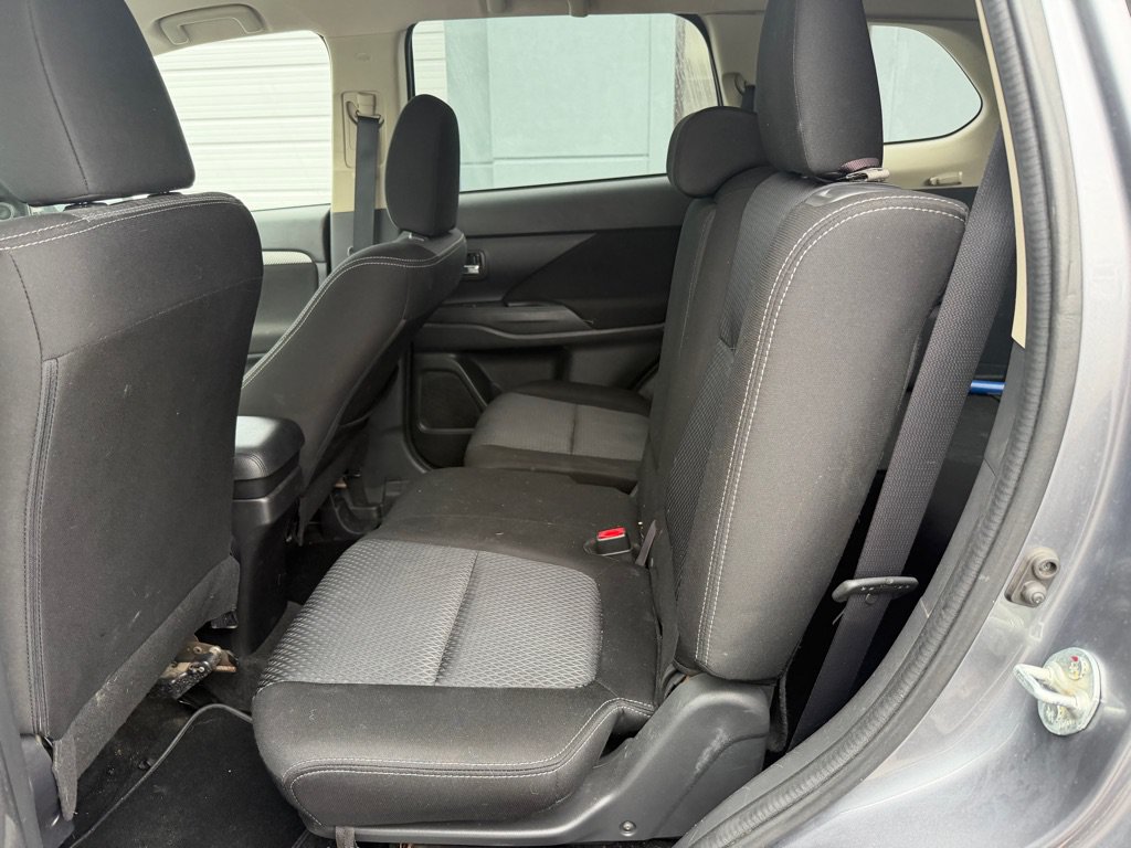 Used 2018 Mitsubishi Outlander SE AWD/4WD image 24