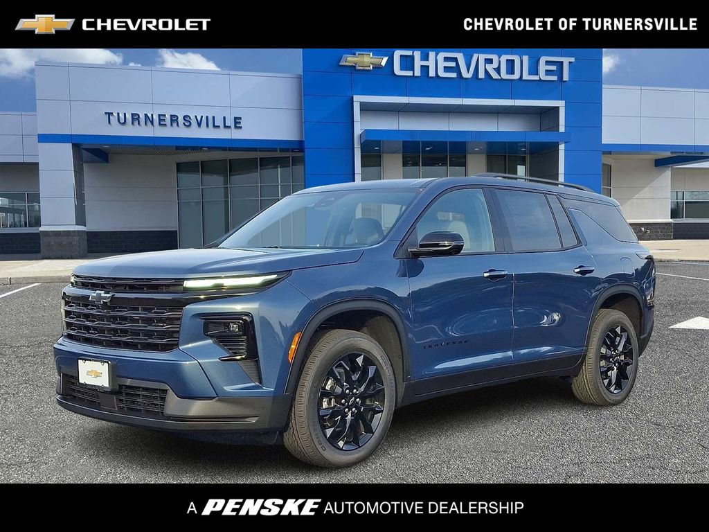 New 2026 Chevrolet Traverse LT image 1