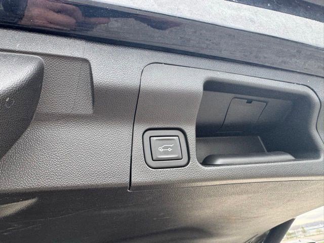 Used 2023 GMC Acadia SLE w/ Driver Convenience Package image 29