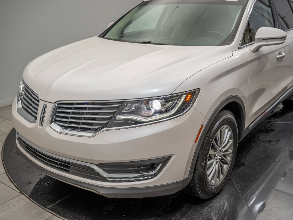 Used 2016 Lincoln MKX Select w/ Select Plus Package AWD/4WD image 13