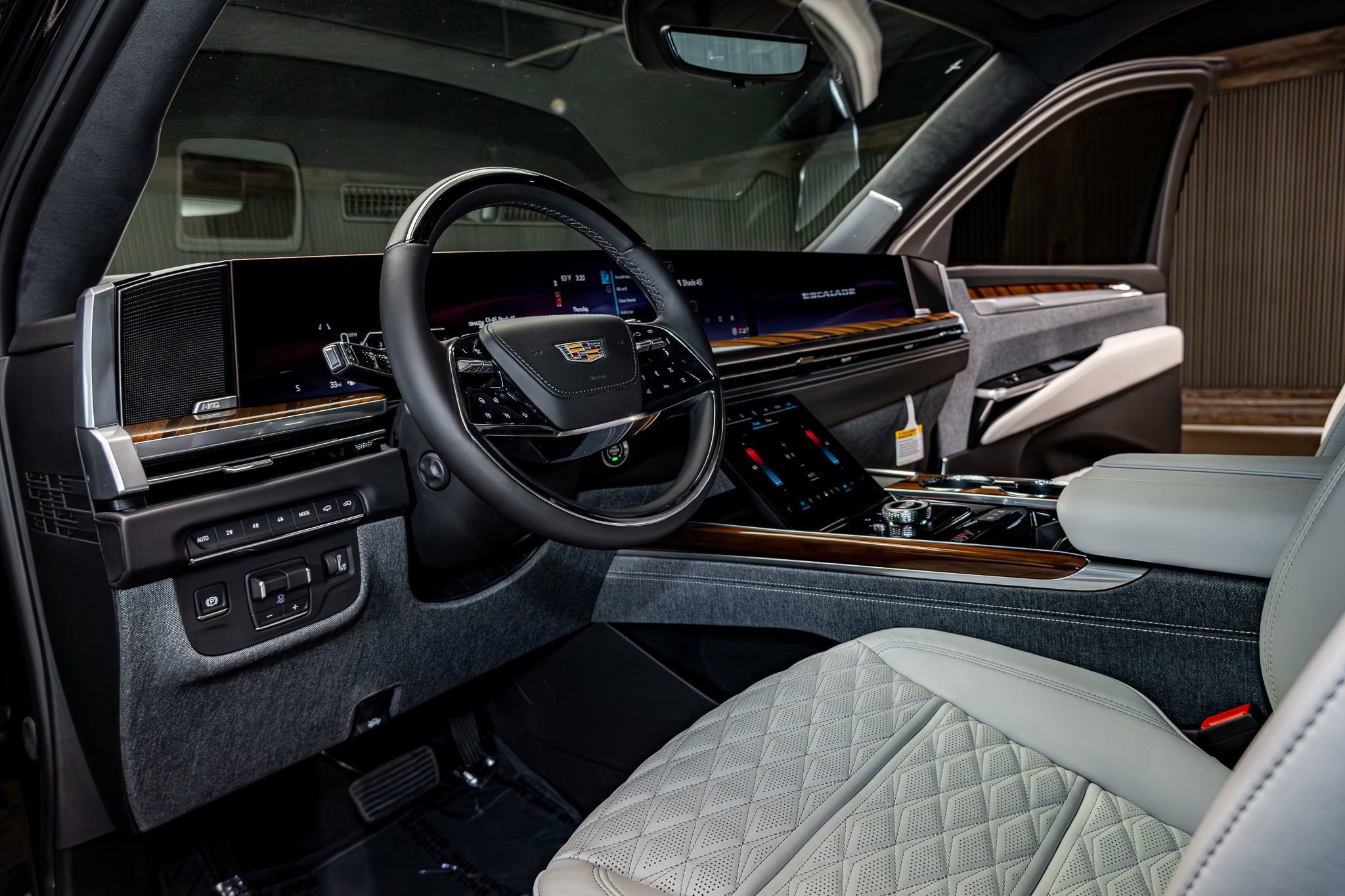 Used 2026 Cadillac Escalade Platinum Sport w/ LPO, ONYX Package image 14