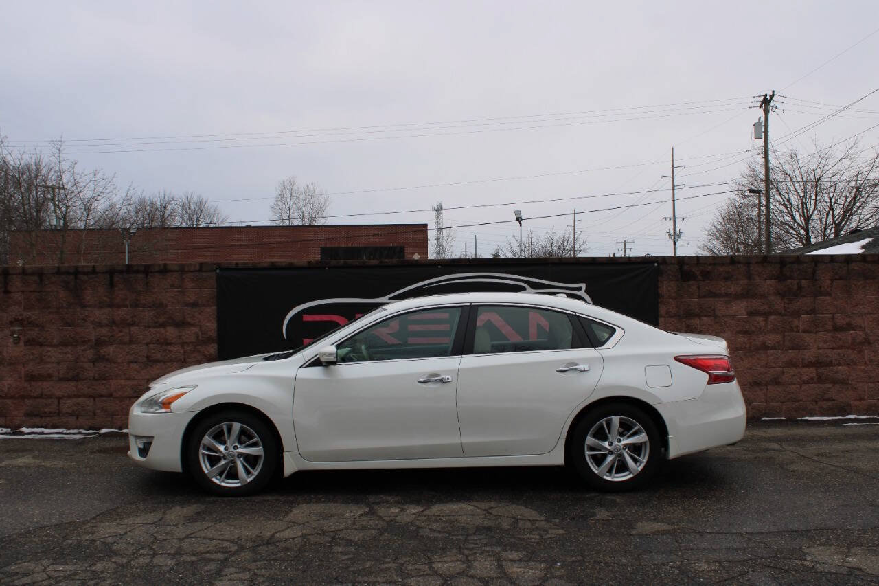 Used 2013 Nissan Altima 2.5 SV w/ 2.5SV Convenience Pkg FWD image 2